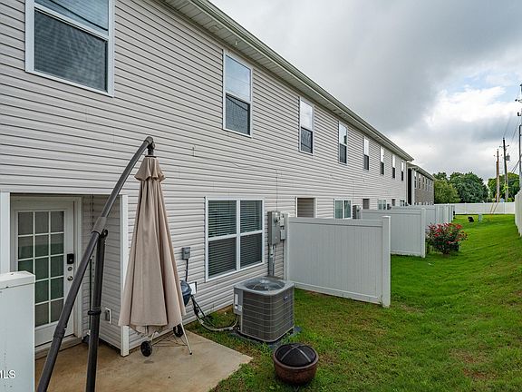 4th image of 728 Theobald Way
