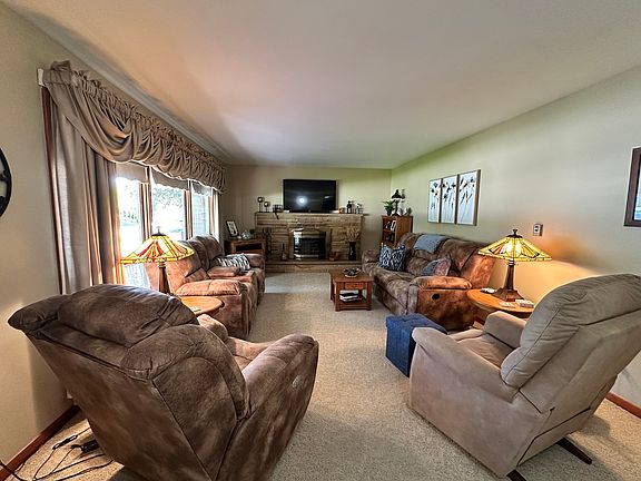 2nd image of 802 Glenwood Dr
