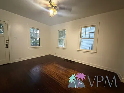 1213 E. Fox St - 1 — Photo 3
