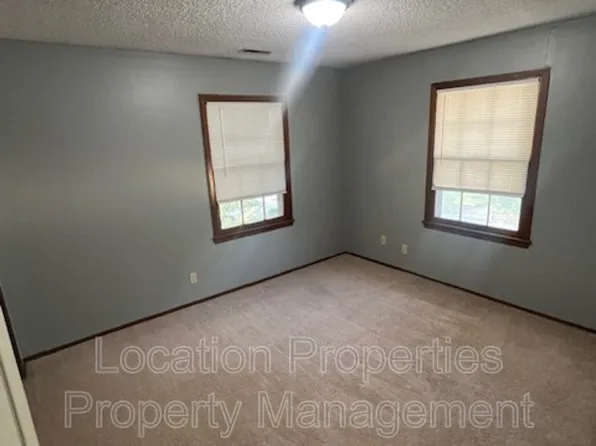 1300 Kentucky St APT 4, Lawrence, KS 66044