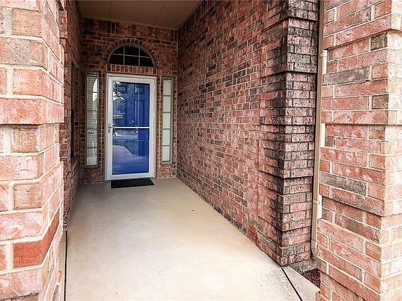 4th image of 613 SW 158th Ter