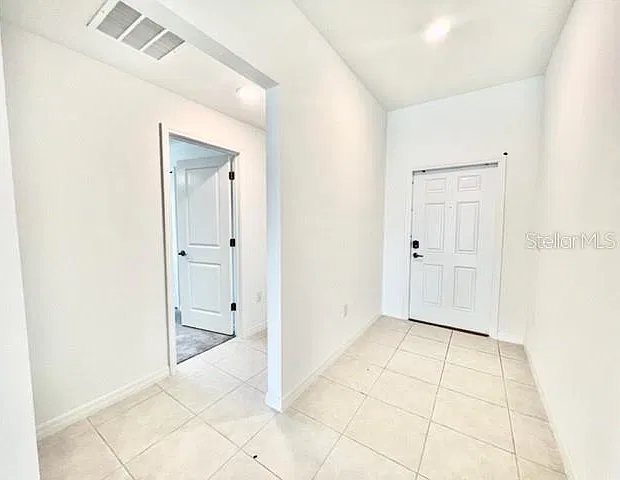 4 bed, 2.0 bath, 1937 sqft, $2,340 — Photo 2
