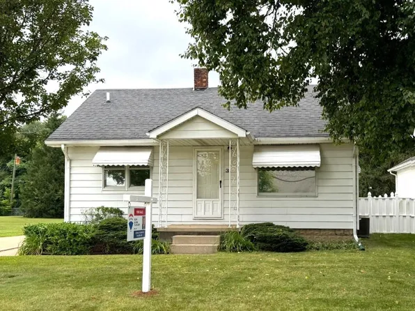 31 Clarence St, Belleville, MI 48111