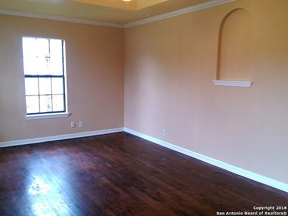 4th image of 542 Glamis Ave