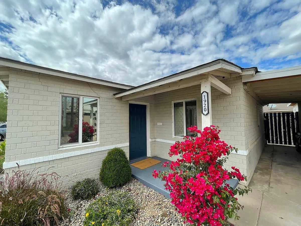 3 bed, 1100 sqft, $1,849 — Photo 1
