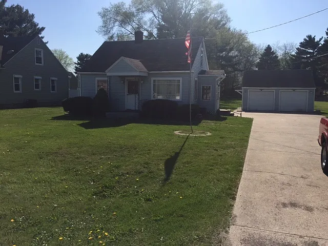 56775 Mayflower Rd photo 1