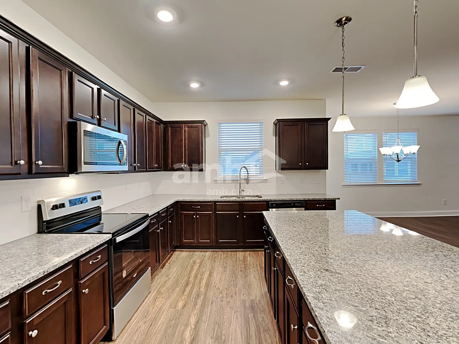 4 bed, 2.5 bath, 2326 sqft, $2,670 — Photo 3