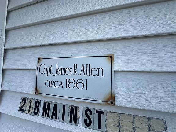 5th image of 218 Main St