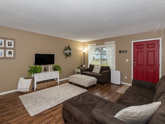 2nd image of 2525 Cypress Dr