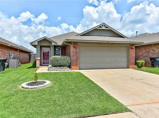627 SW 37th St, Moore, OK 73160
