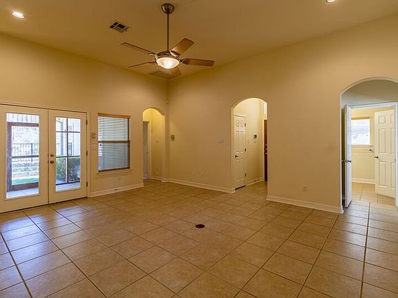 4th image of 1305 Delsie Dr APT B