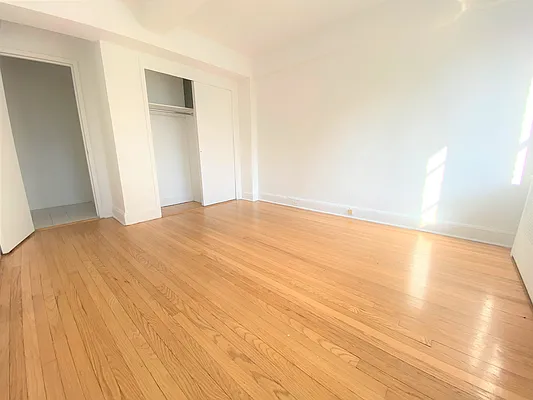 Rented by Manhattan Realty Group | media 21