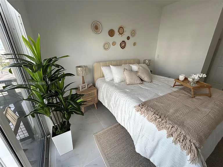 1010 SW 69th Ave #212 — Photo 7