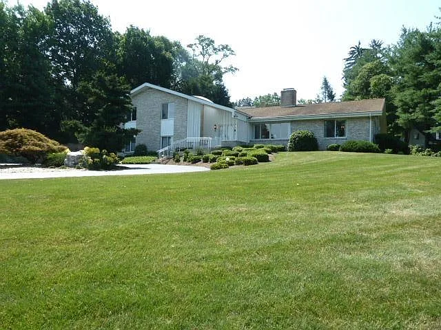 990 Clubhouse Rd photo 1