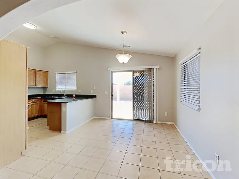 25683 W Saint Kateri Dr — Photo 5
