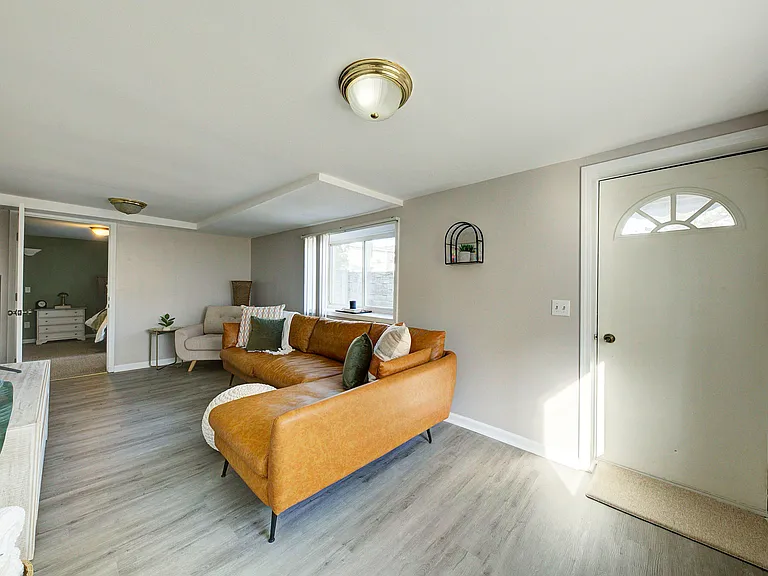 Rein Ave — Photo 10