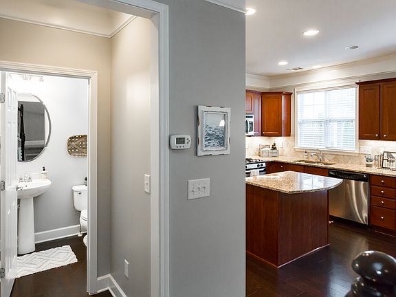 5th image of 2130 Wylmoor Way SE