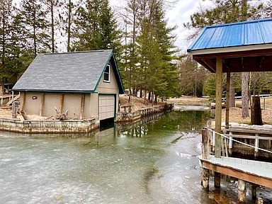 1076 E Mullett Lake Rd Indian River Mi 49749 Zillow