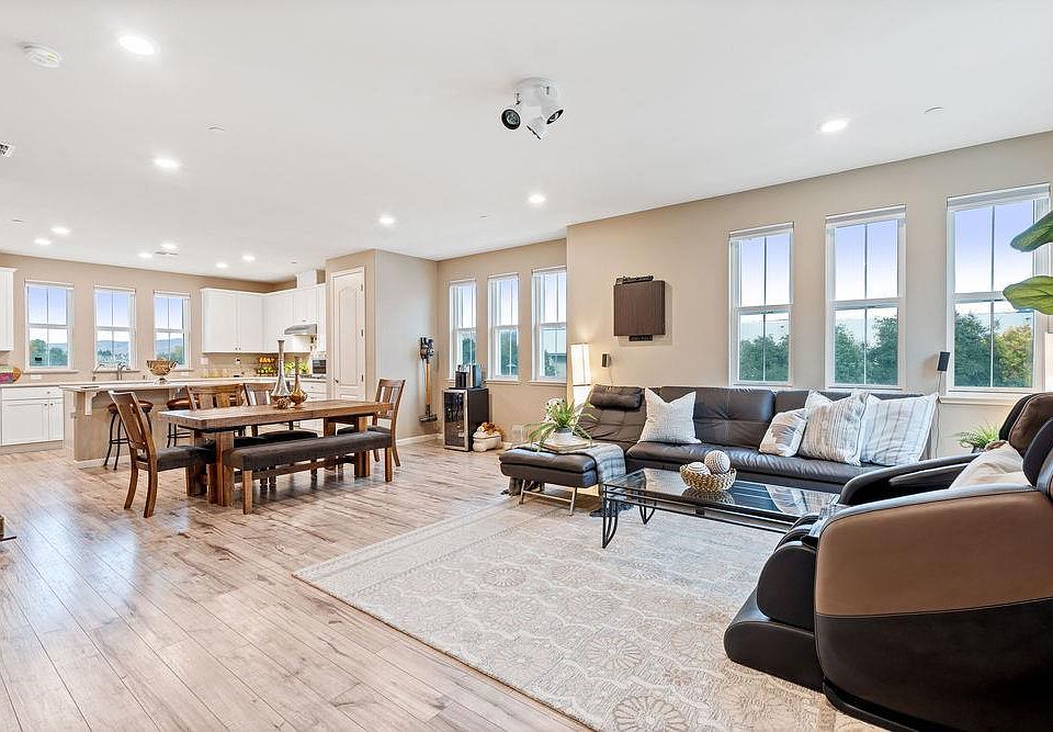 1st image of 66 La Mancha Ln