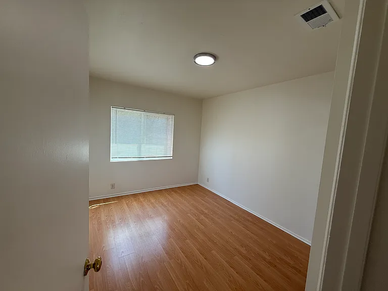 638 Dewey Ave #B — Photo 6