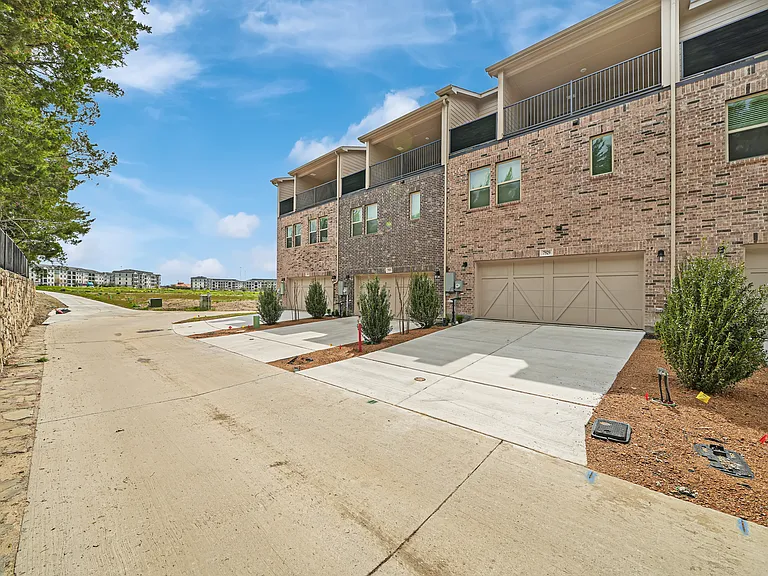 7929 Bayside Dr — Photo 43