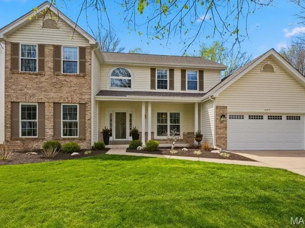 16917 Crystal Springs Dr, Chesterfield, MO 63005