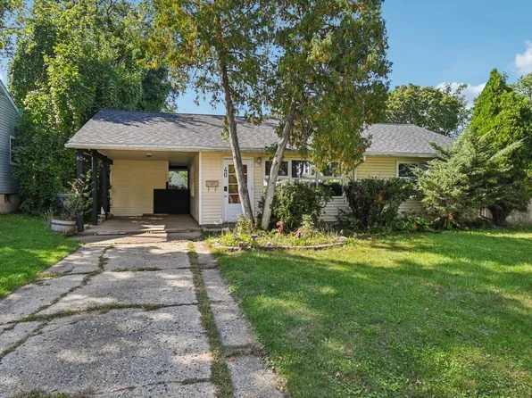 40 S Seymour Ave, Mundelein, IL 60060
