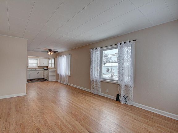 5th image of 3705 E Mallory Ave