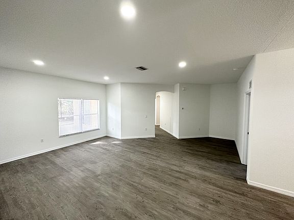 3rd image of 8 Wayside Pl