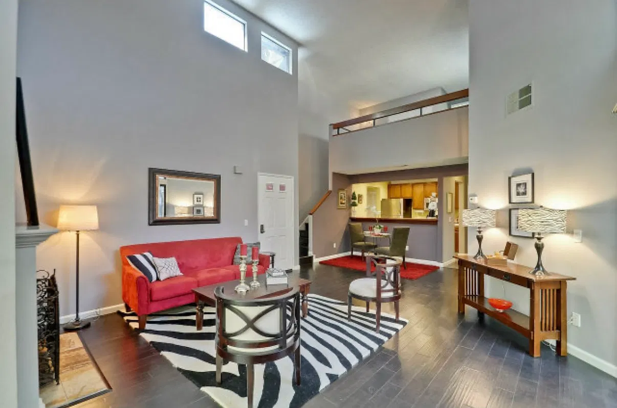 2 bed, 910 sqft, $3,500 — Photo 3