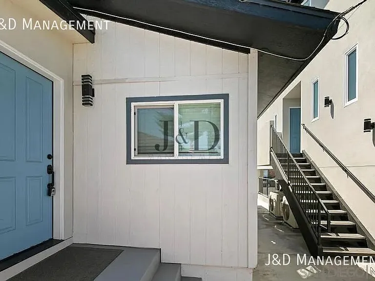 725 E 22nd St — Photo 9