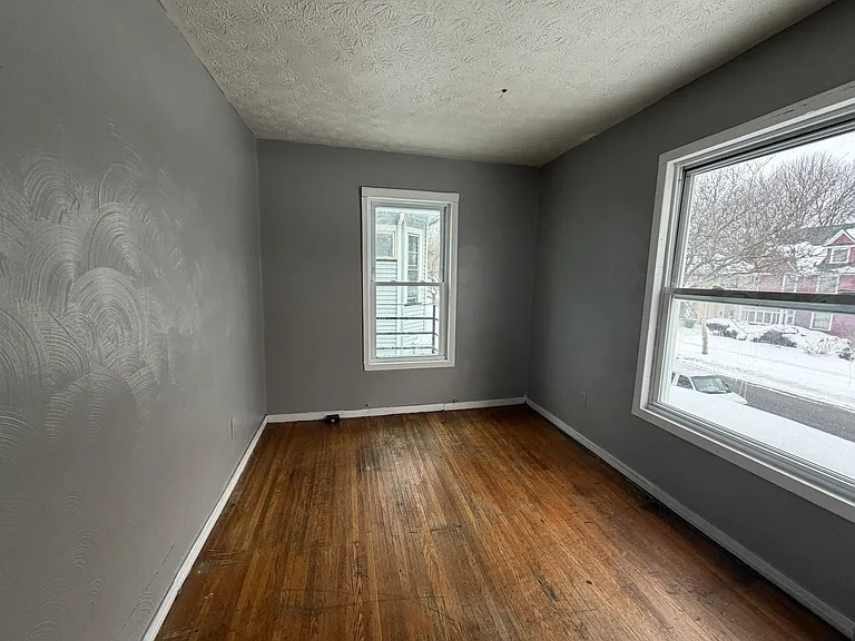 195 Parsells Ave — Photo 7