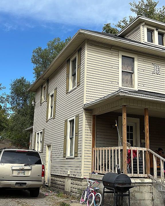 2nd image of 918 Richie Ave