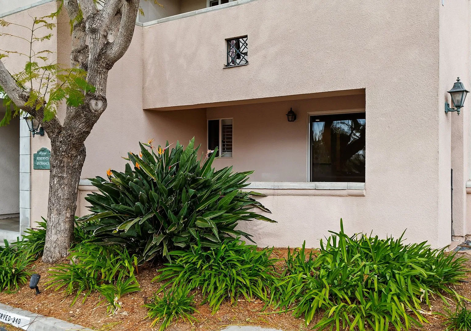 Ideal Location! El Escorial at East Beach — Photo 2