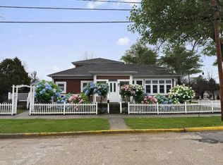 202 Oak St, South Haven, MI 49090