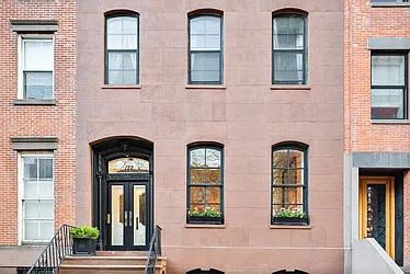 122 Amity Street in Cobble Hill
