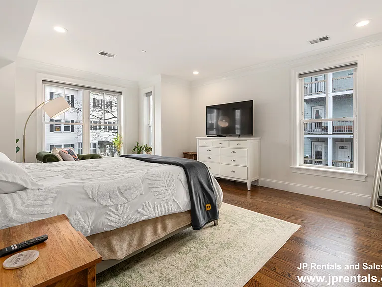 136 Sydney St #5 — Photo 10