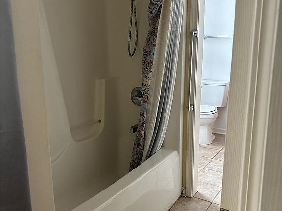 3rd image of 202 Wellington Dr