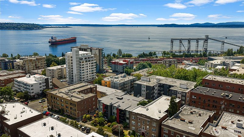 2nd image of 613 4th Avenue W #103