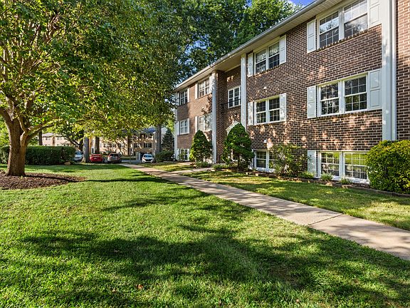 3rd image of 211 Crocker Dr Unit 1-B