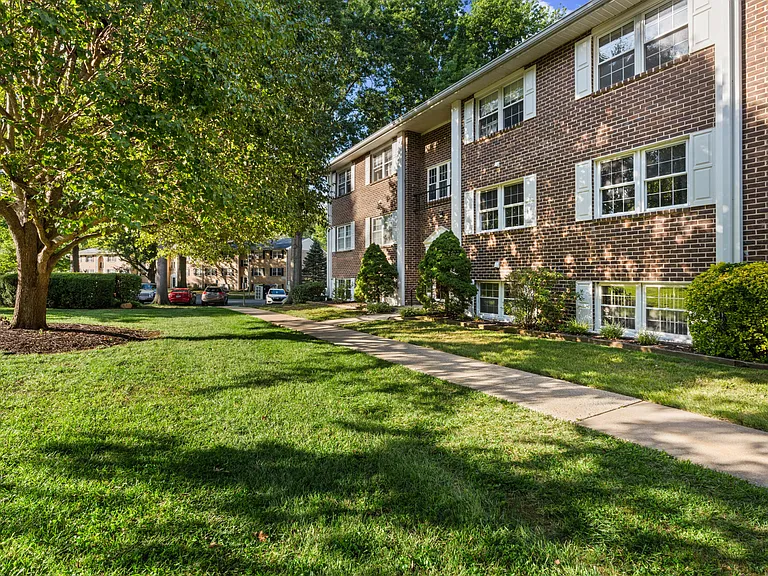 211 Crocker Dr #1-B — Photo 3