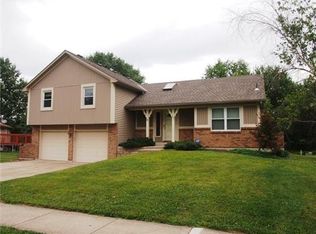 303 SE Colony Dr, Lees Summit, MO 64063