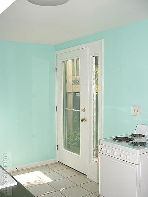 2nd image of 820 Queen St