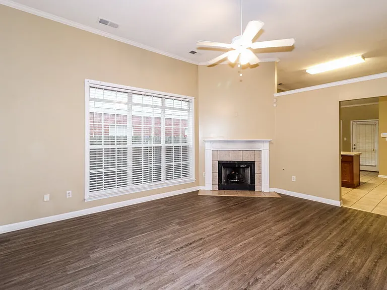 8691 Overcup Oaks Dr — Photo 5