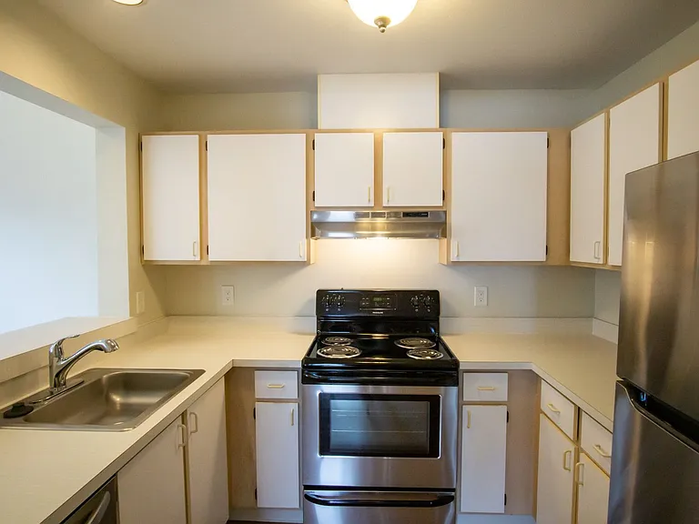 245 SW Hooker St #7 — Photo 7