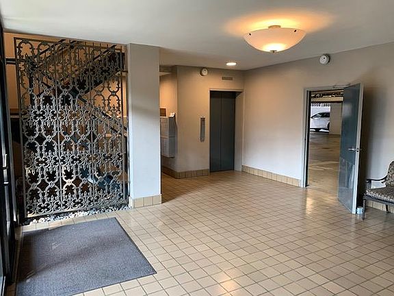 3rd image of 420 N Louise St APT 1