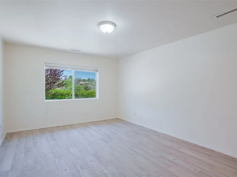 379 Badger Ct — Photo 16