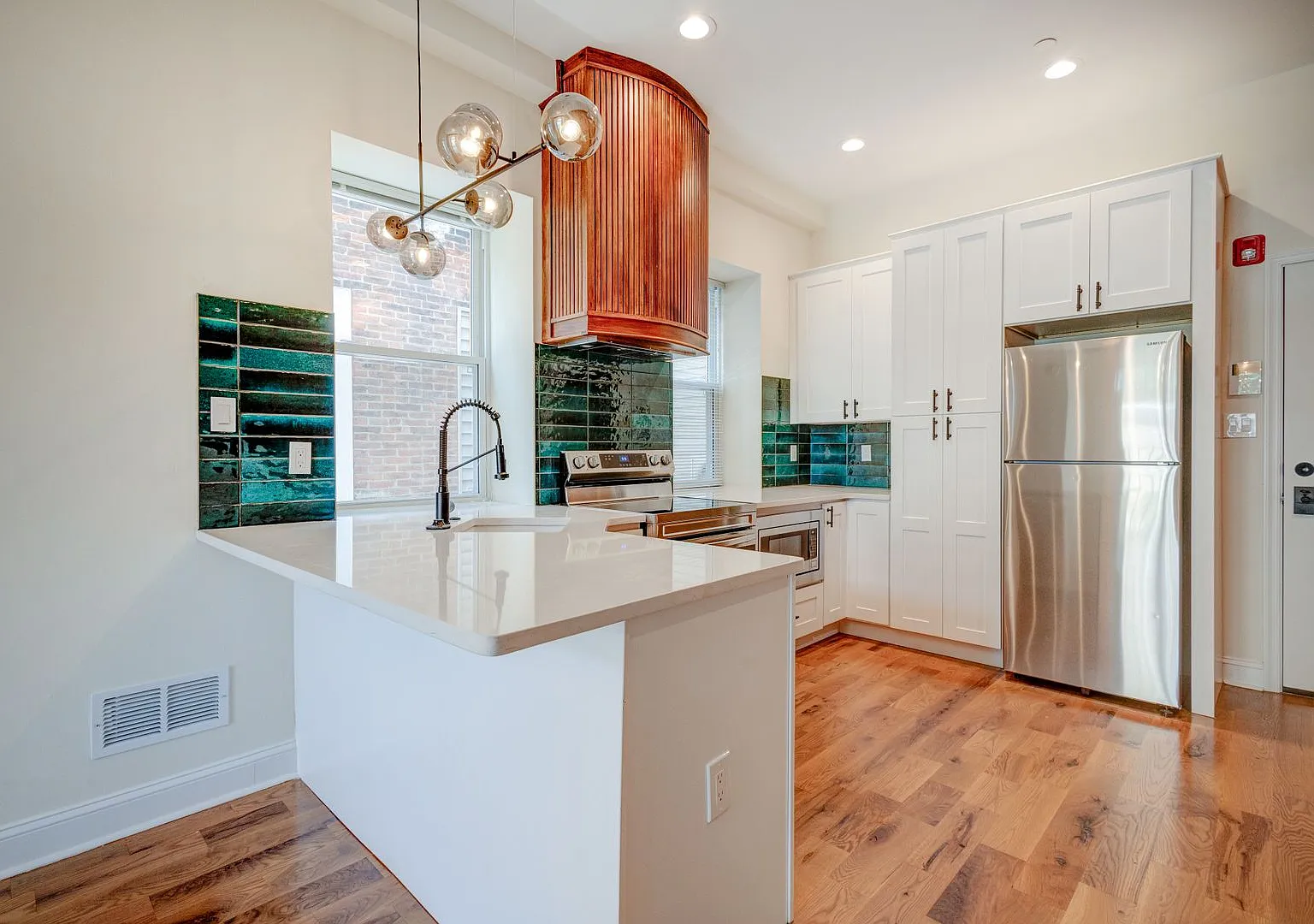 2841 W Diamond Street — Photo 2