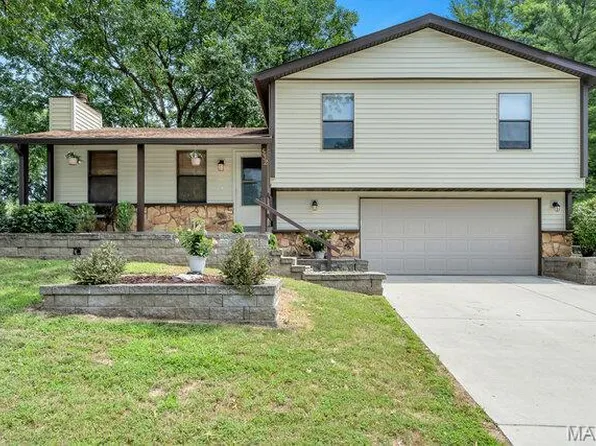 532 Chele Dr, Saint Charles, MO 63304