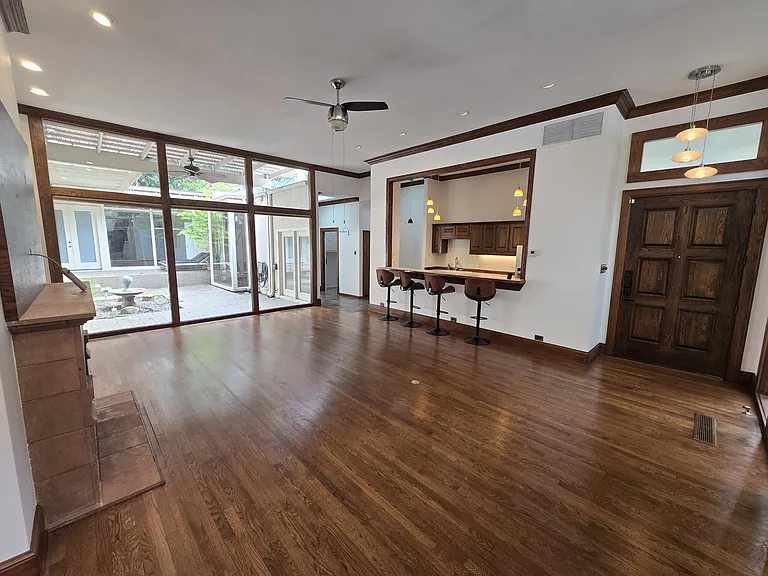 6434 Southpoint Dr — Photo 3